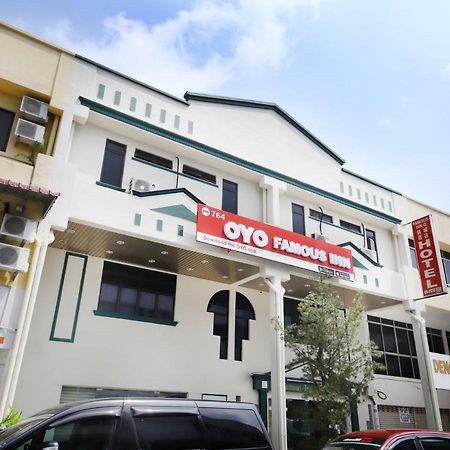 Oyo 764 Hotel Famous Inn Malacca Esterno foto