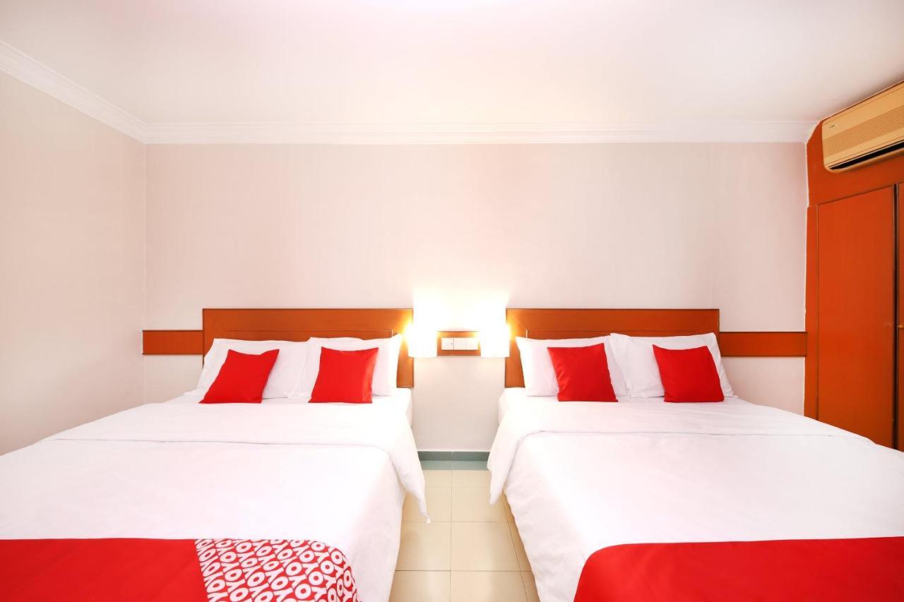 Oyo 764 Hotel Famous Inn Malacca Esterno foto
