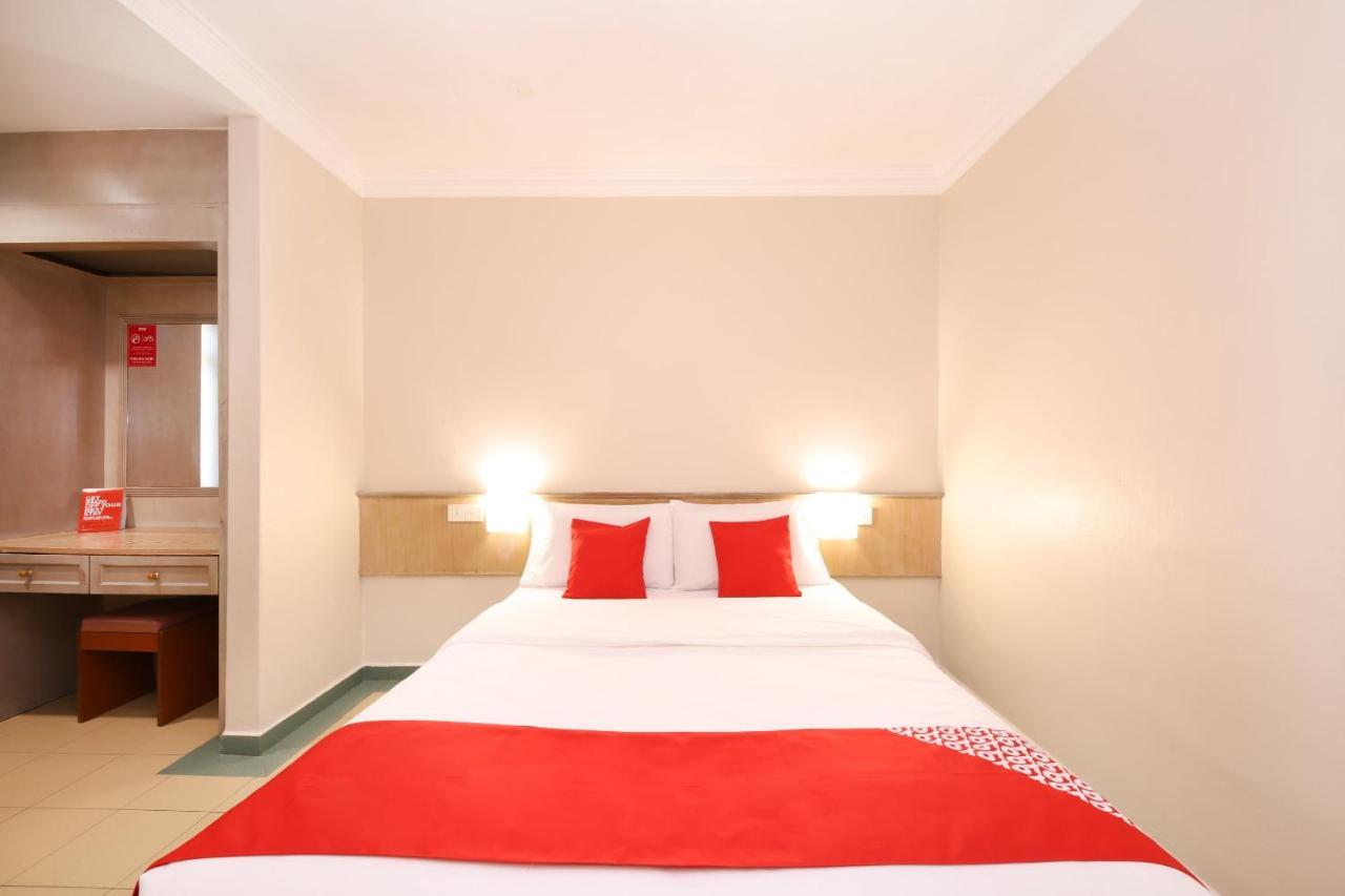 Oyo 764 Hotel Famous Inn Malacca Esterno foto