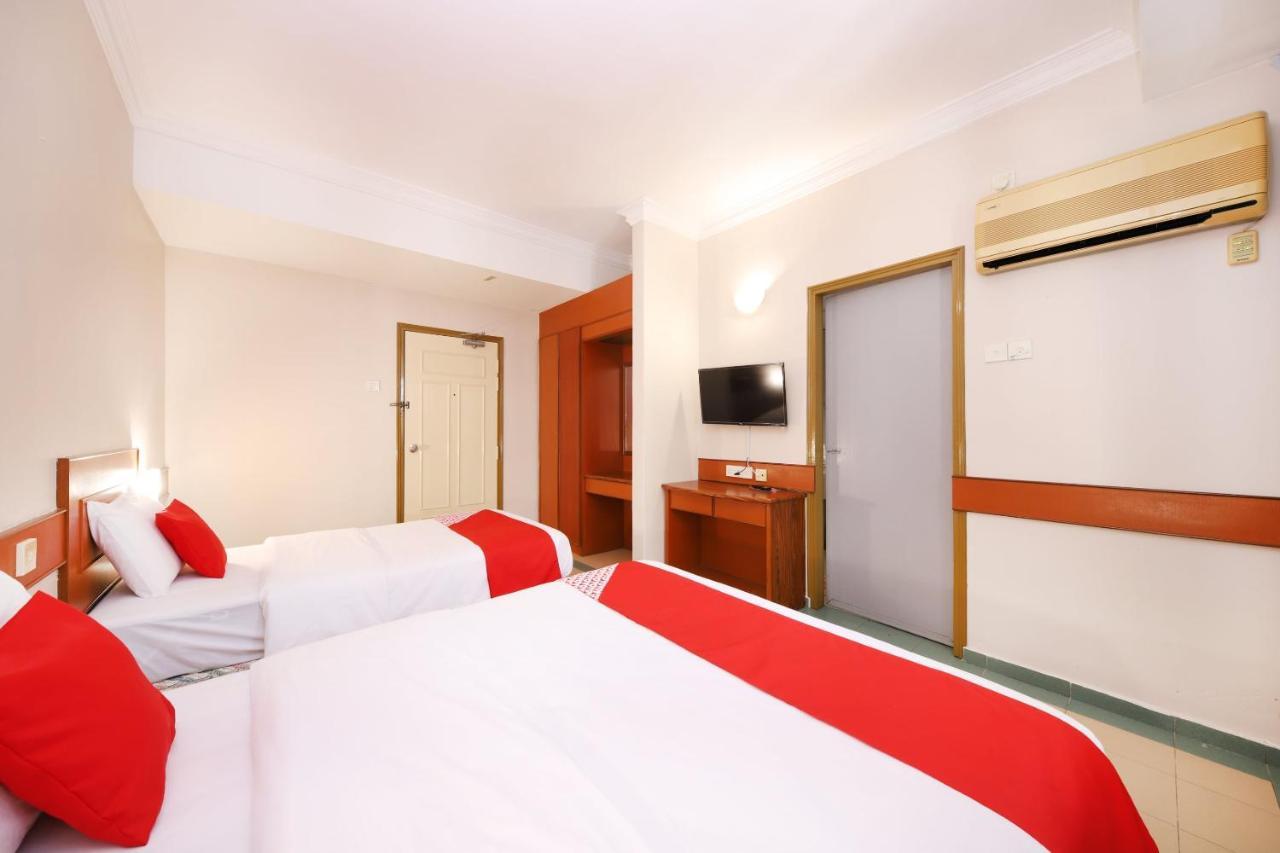 Oyo 764 Hotel Famous Inn Malacca Esterno foto