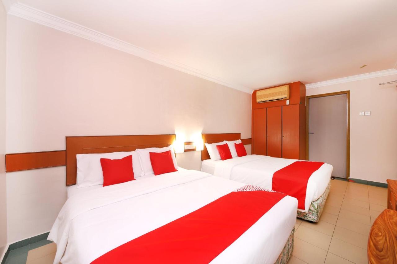 Oyo 764 Hotel Famous Inn Malacca Esterno foto