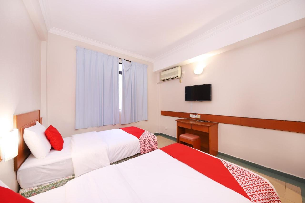 Oyo 764 Hotel Famous Inn Malacca Esterno foto