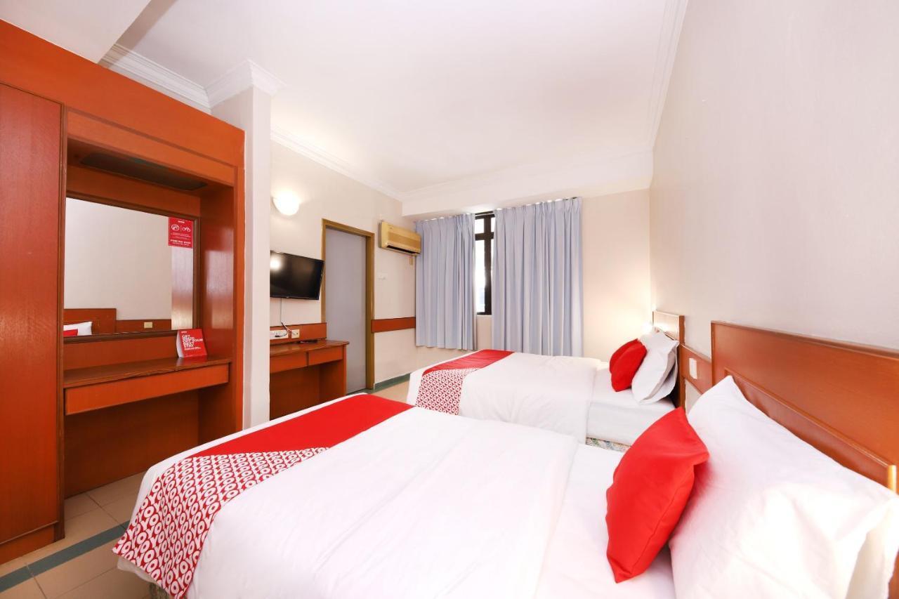 Oyo 764 Hotel Famous Inn Malacca Esterno foto