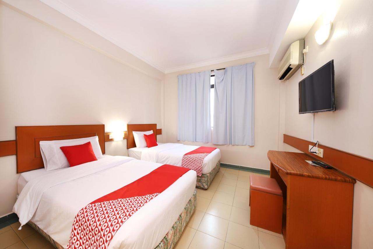Oyo 764 Hotel Famous Inn Malacca Esterno foto