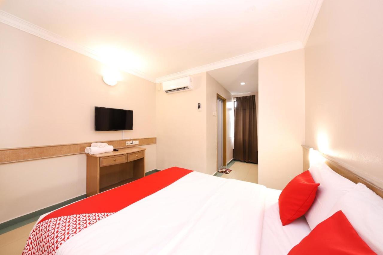Oyo 764 Hotel Famous Inn Malacca Esterno foto