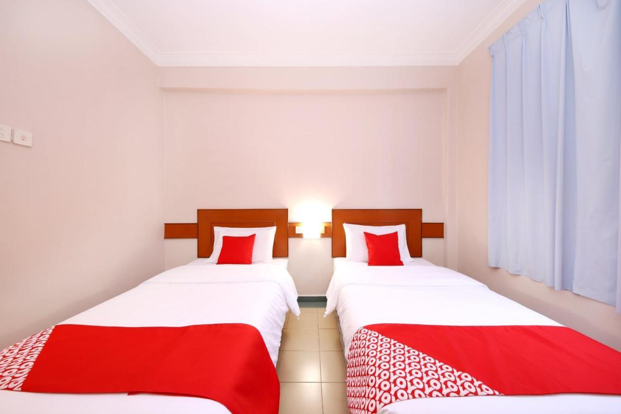 Oyo 764 Hotel Famous Inn Malacca Esterno foto