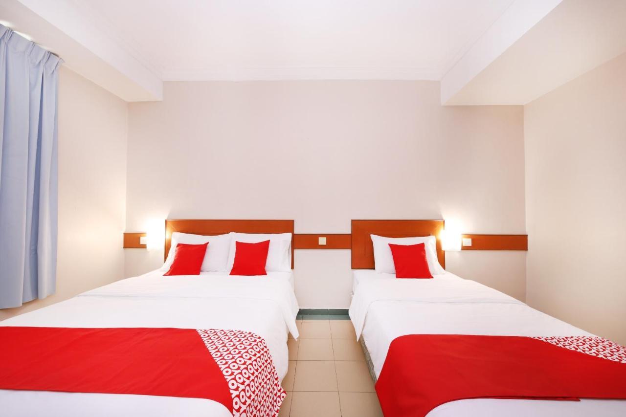 Oyo 764 Hotel Famous Inn Malacca Esterno foto