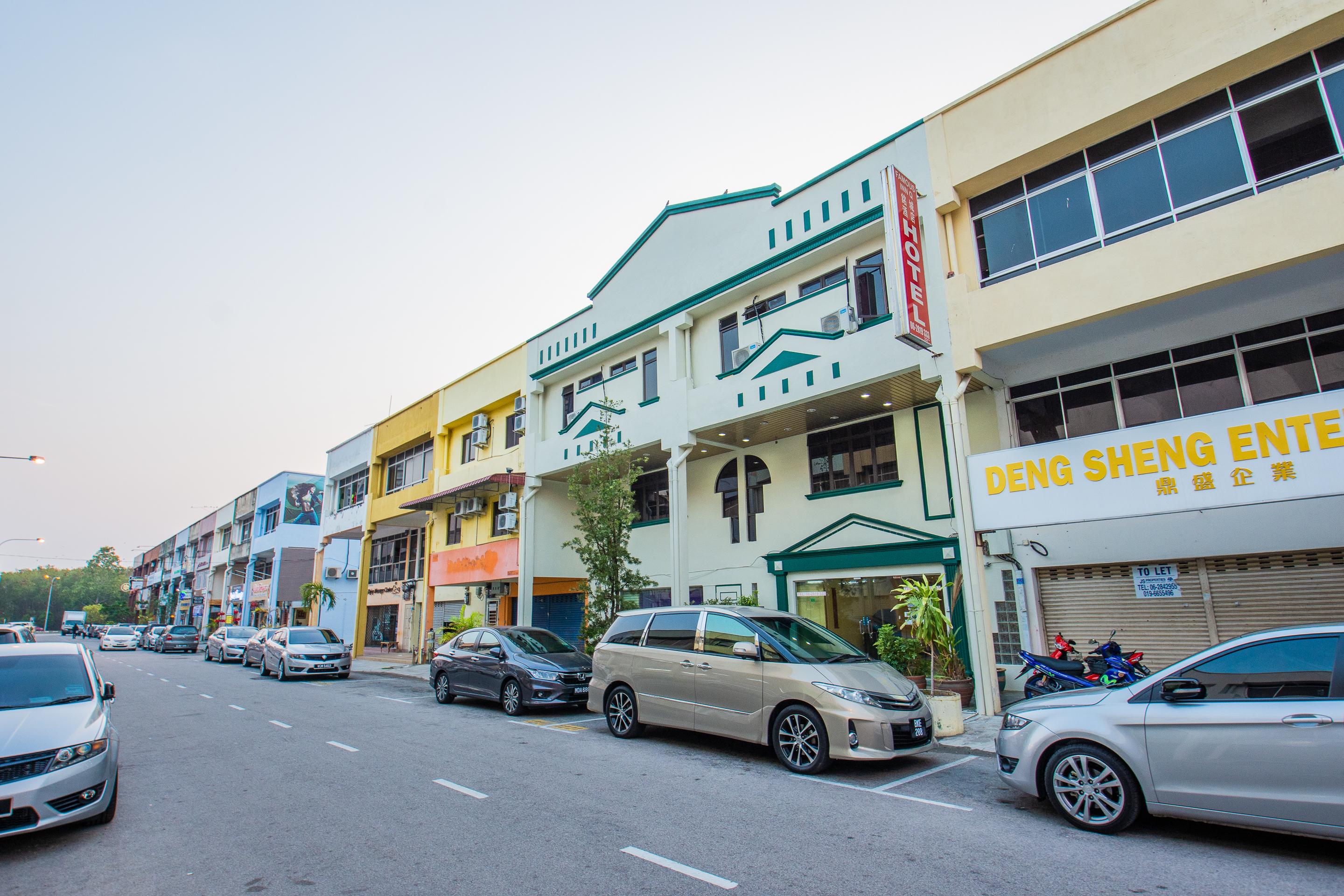 Oyo 764 Hotel Famous Inn Malacca Esterno foto