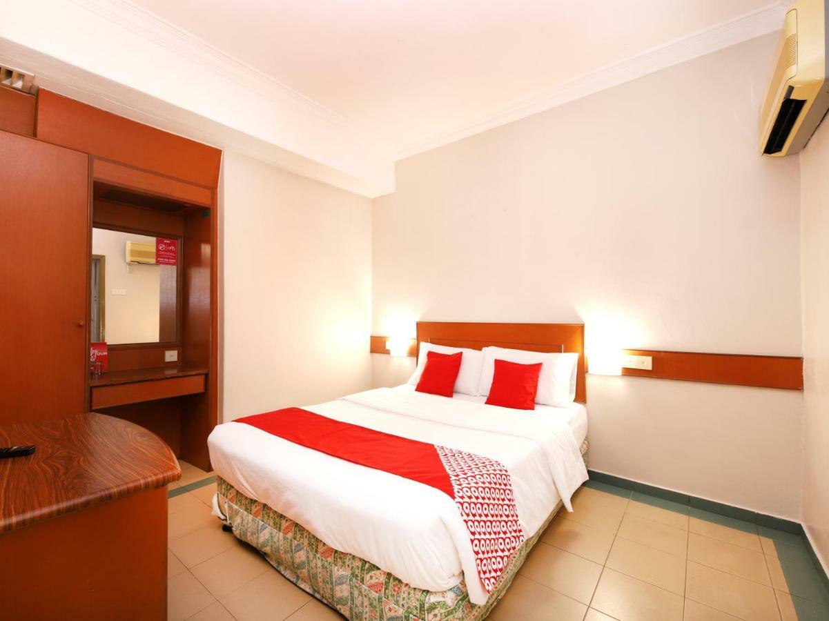 Oyo 764 Hotel Famous Inn Malacca Esterno foto