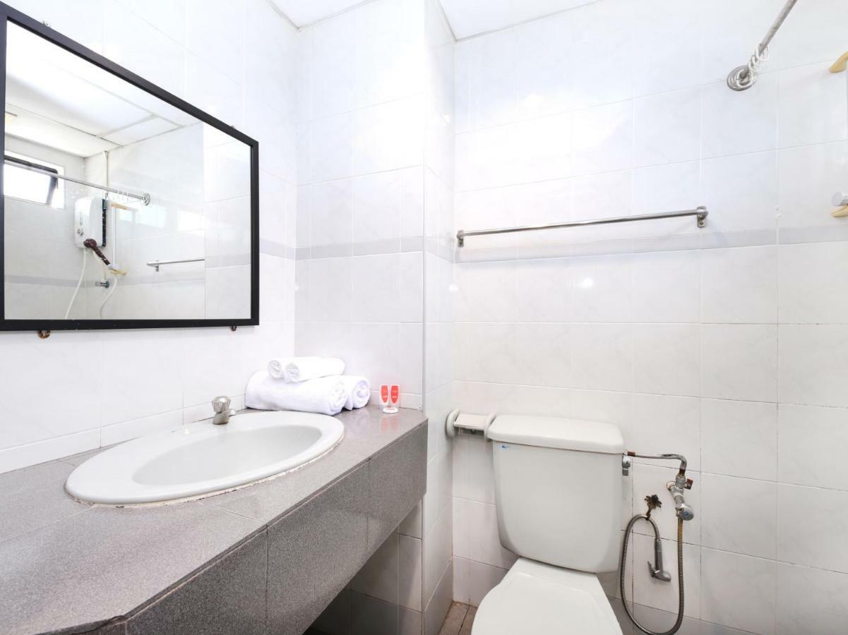 Oyo 764 Hotel Famous Inn Malacca Esterno foto