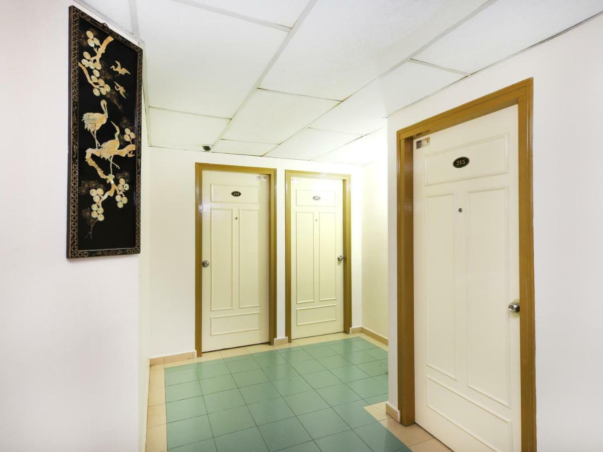 Oyo 764 Hotel Famous Inn Malacca Esterno foto