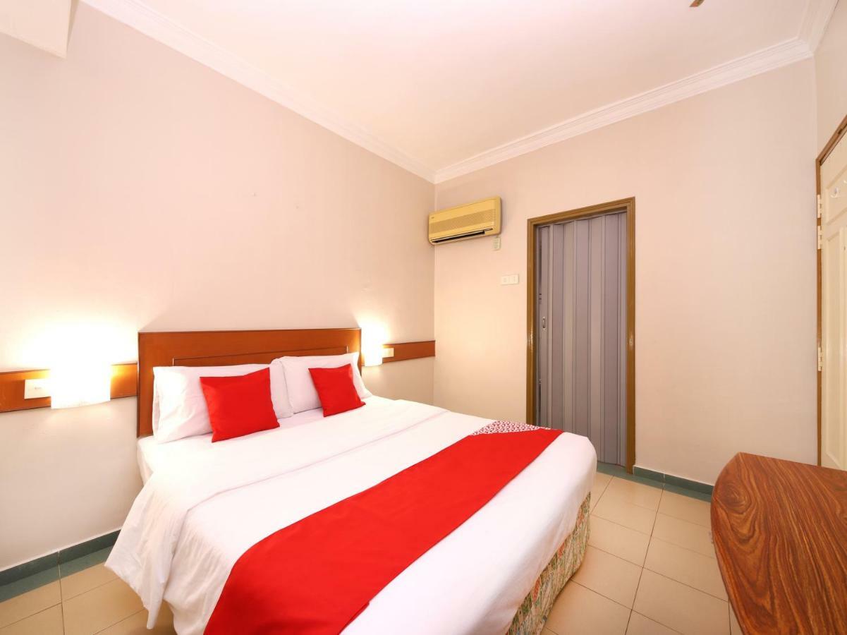 Oyo 764 Hotel Famous Inn Malacca Esterno foto