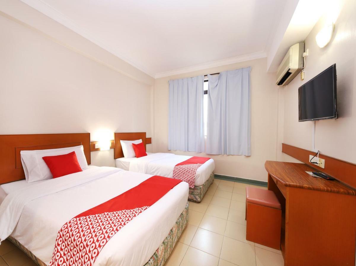 Oyo 764 Hotel Famous Inn Malacca Esterno foto