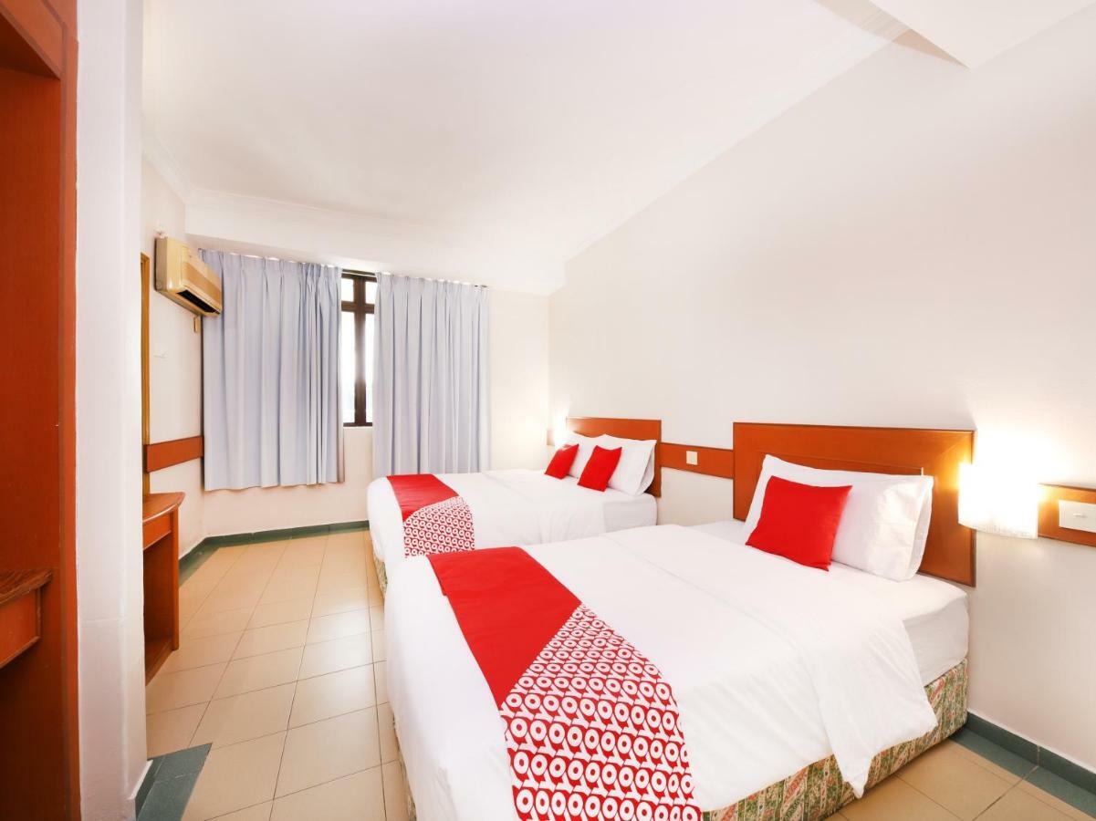 Oyo 764 Hotel Famous Inn Malacca Esterno foto